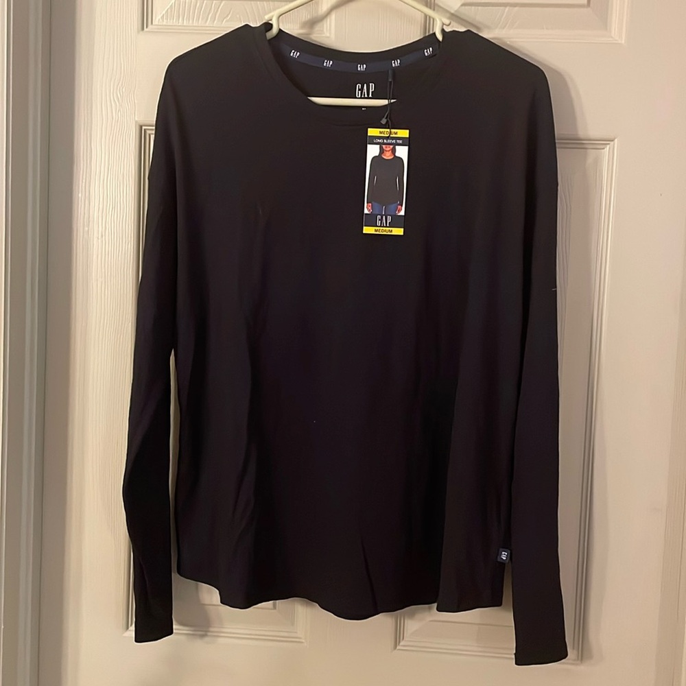 NWT GAP black long sleeve T shirt size medium